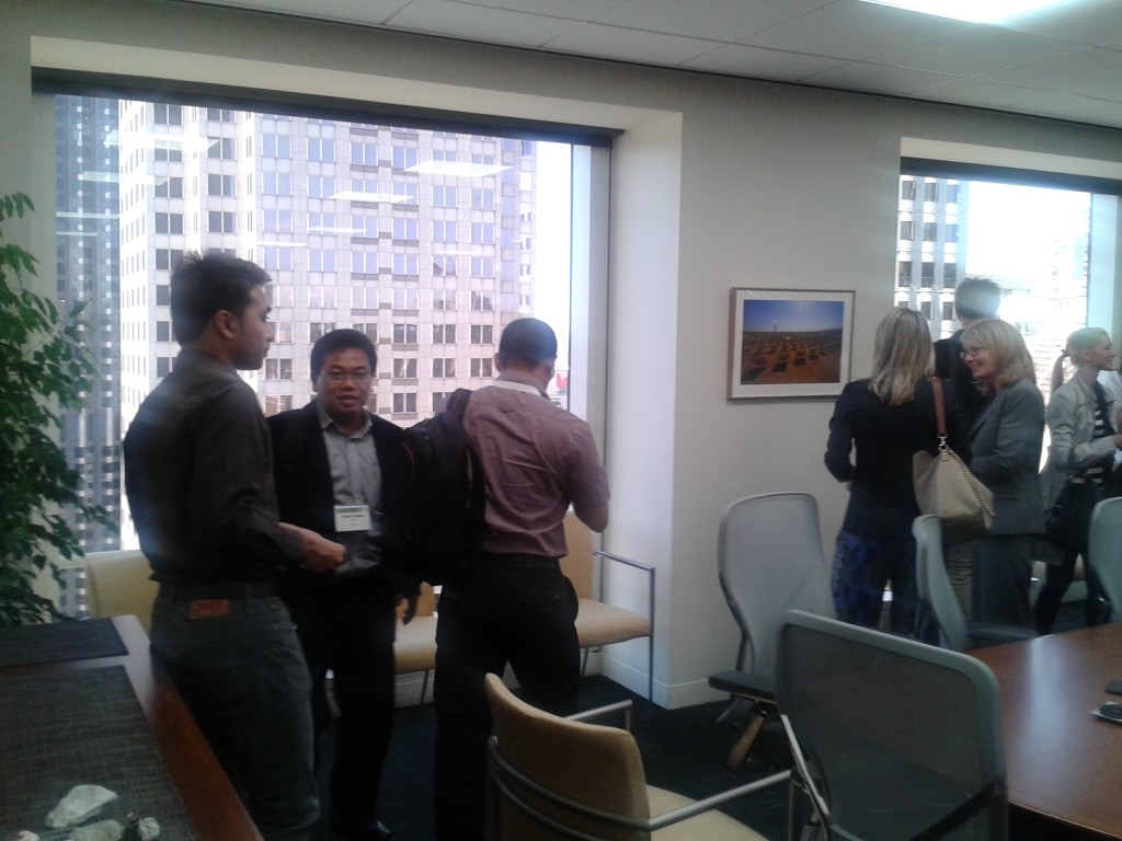 Maláj barátaim a baloldalon a San Francisco-i tőkealap irodájában. 