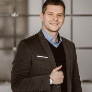 Ahol a válság lehetőség: a magyar döntéshozók kétharmada robogna tovább a digitális transzformáció ú...