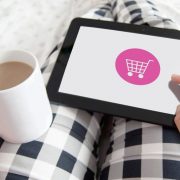 A divatágazatban működő webáruházak 87%-a közösségi média jelenlét fokozásával készül az év végi csú...