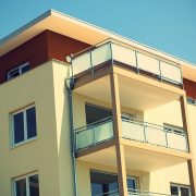 Az Airbnb meghosszabbítja a partik tiltását