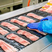 Zöld termelésre áll át a magyar bacongyártó