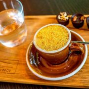 24 karátos arannyal szórják a cappuccinót egy magyar étteremben