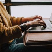 Nyakunkon az iskolakezdés: Így válassz laptopot!