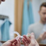 Hogyan lehet fehéríteni a fogakat és elérni a látható fehérítő hatást?