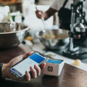 mobiltarcas fizetés, forrás: unsplash.com