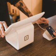 online pénztárgép, forrás: unsplash.com
