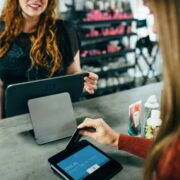 bankkártyás vásárlás, forrás: unsplash.com