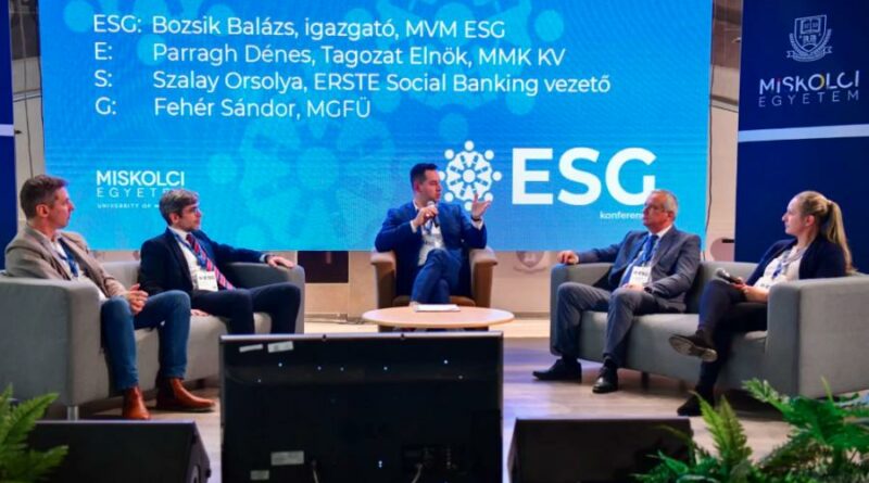 A Miskolci Egyetem ESG konferenciájának kerekasztala - fotó: uni-miskolc.hu