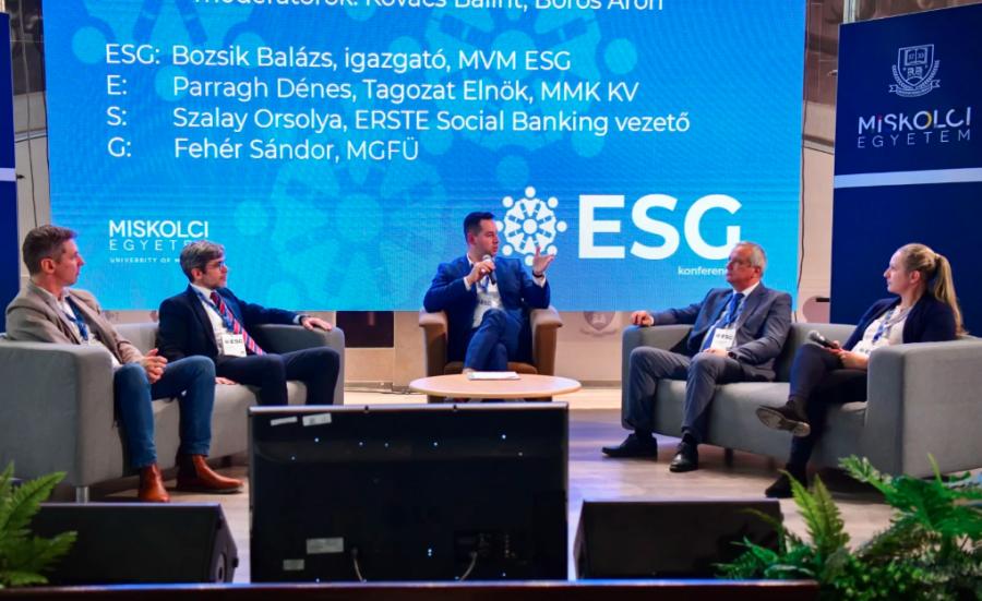 A Miskolci Egyetem ESG konferenciájának kerekasztala - fotó: uni-miskolc.hu