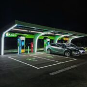 Több száz EV-töltővel lendítenek egyet az olasz e-mobilitáson