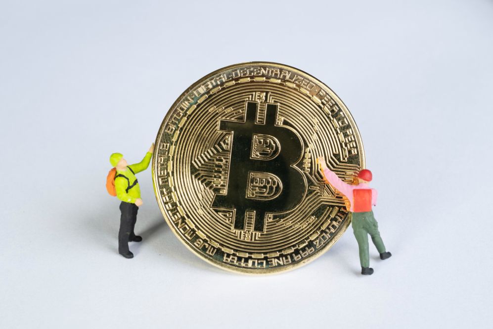 eth ethereum - btc bitcoin - freepik