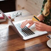 Milliókba kerülhet egyetlen óra leállás a webáruházaknak Black Friday idején