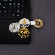 Kiberbiztonság, digitális szabadság és blockchain