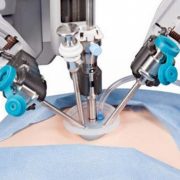 A jövő sebészrobotja nem emberszabású lesz
