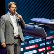 Robotok, Drónok, AR, VR és mindenedet mérő kütyük tömkelegéből a Stromkind vízi drónja nyerte az ide...