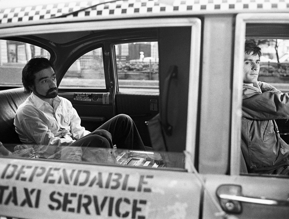 Ja a fotón Scorsese ül hátul a forgatáson (via Taxi Driver cult movie!)